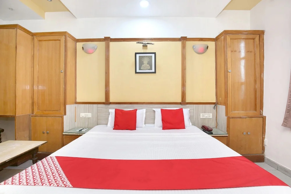 OYO 17430 Gulshah Hotel