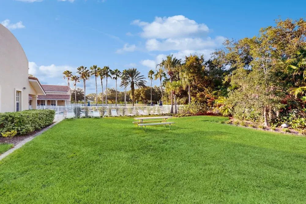 Immaculate Townhome in Upscale Community w/ Pool & Balcony - Near Beach