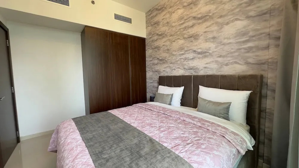 Mh - 1 Bhk Burj View - Vera2420