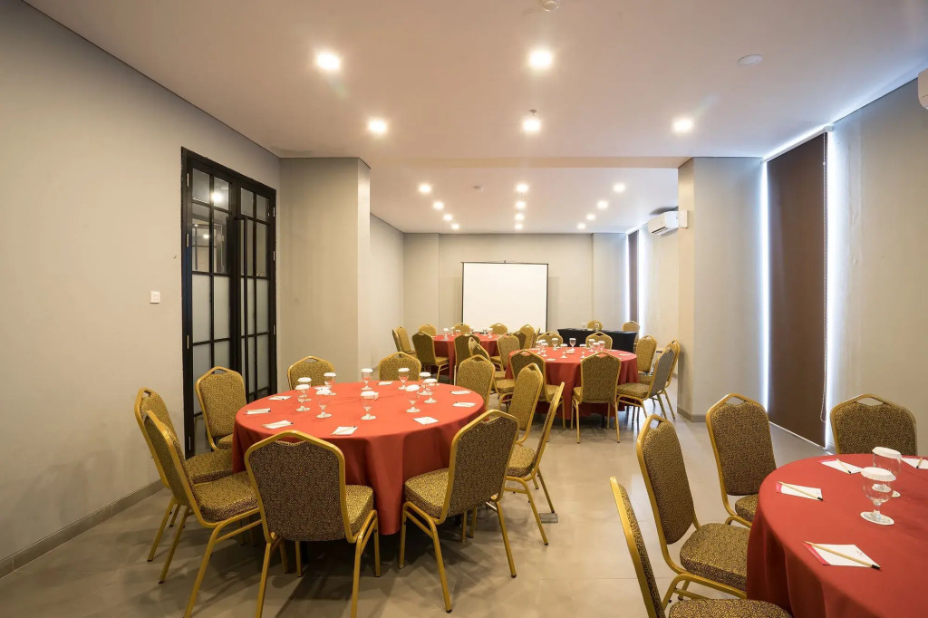 Maple Hotel Grogol
