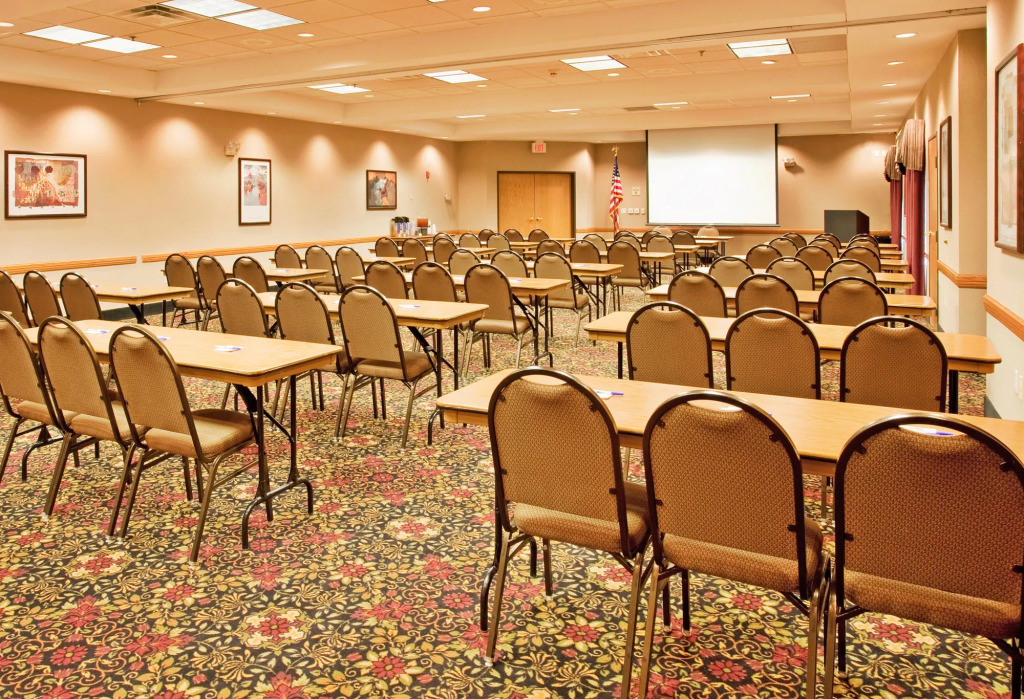 Holiday Inn Express Hotel & Suites Norfolk by IHG