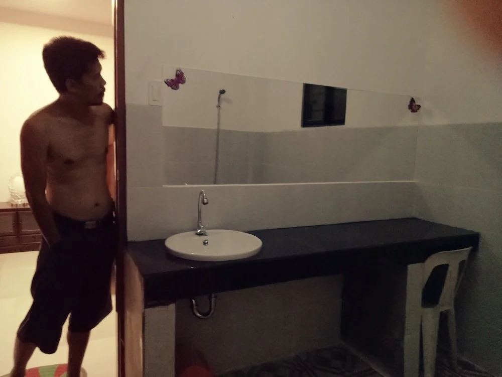 AV7 Guest House