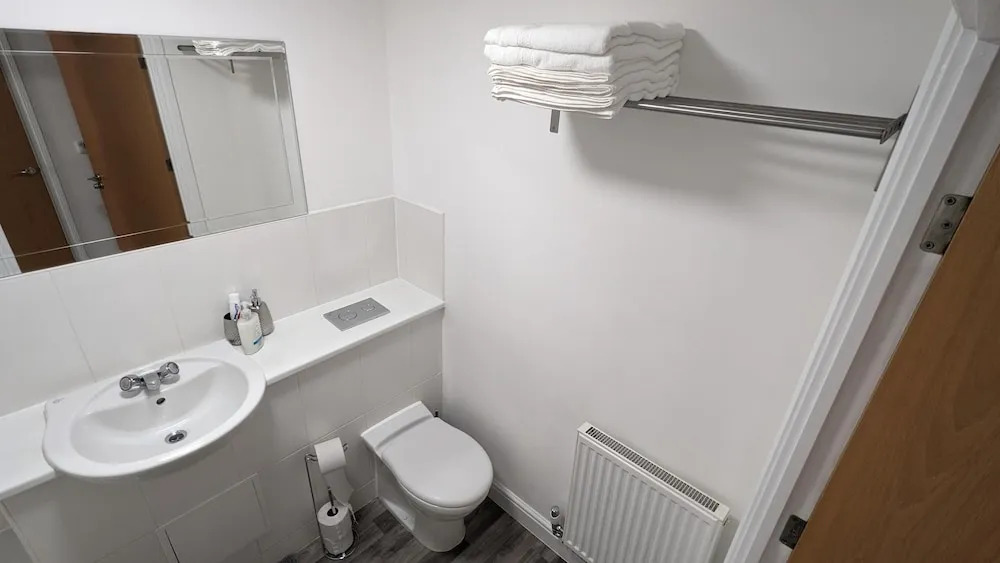 Greenhithe Flat-kent- 20 Mins to London-petsok