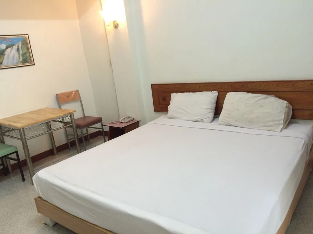 OYO 1161 Sathorn Mansion