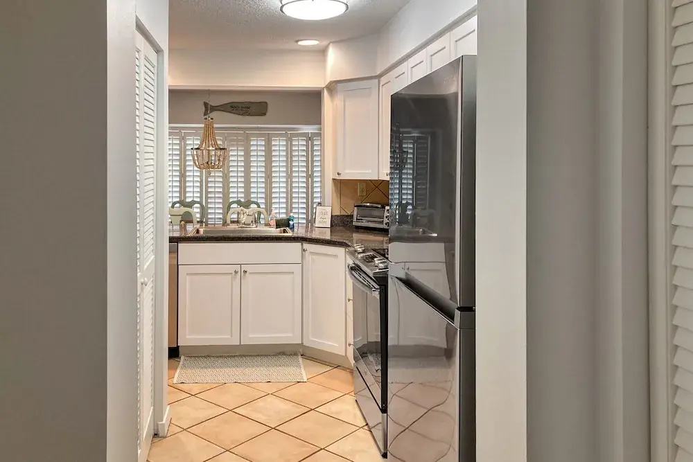 2-story Condo With On-site Pool, Private Patio, & W/D - Near Beach/golf