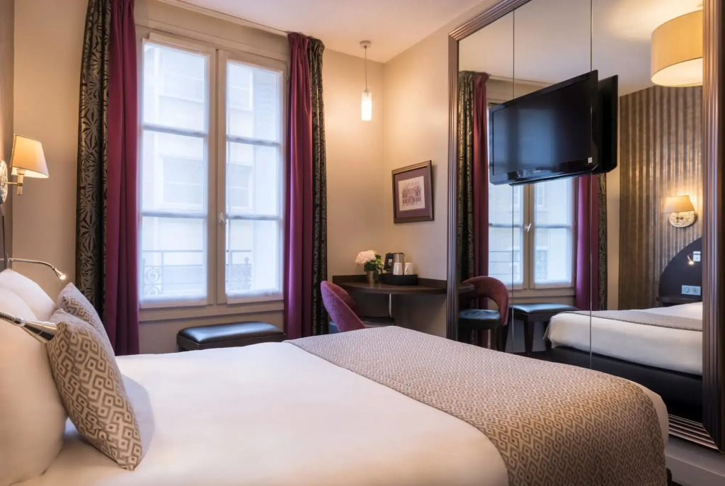 Hotel de Neuve by Happyculture