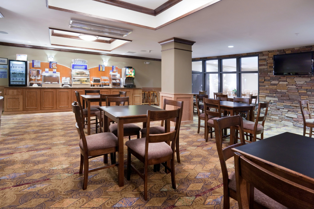 Holiday Inn Express Hotel & Suites Lander by IHG
