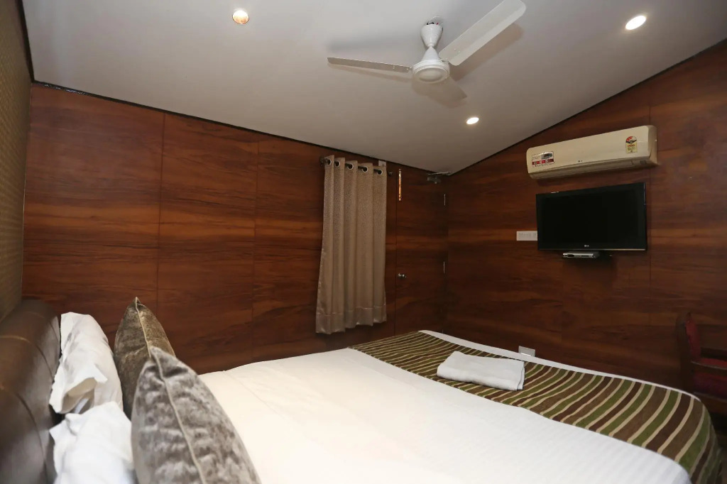 Hotel Rushabh Home