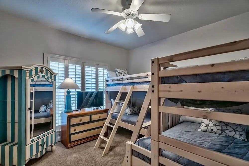 Serenity 4 Bedroom Holiday Home by Five Star Properties