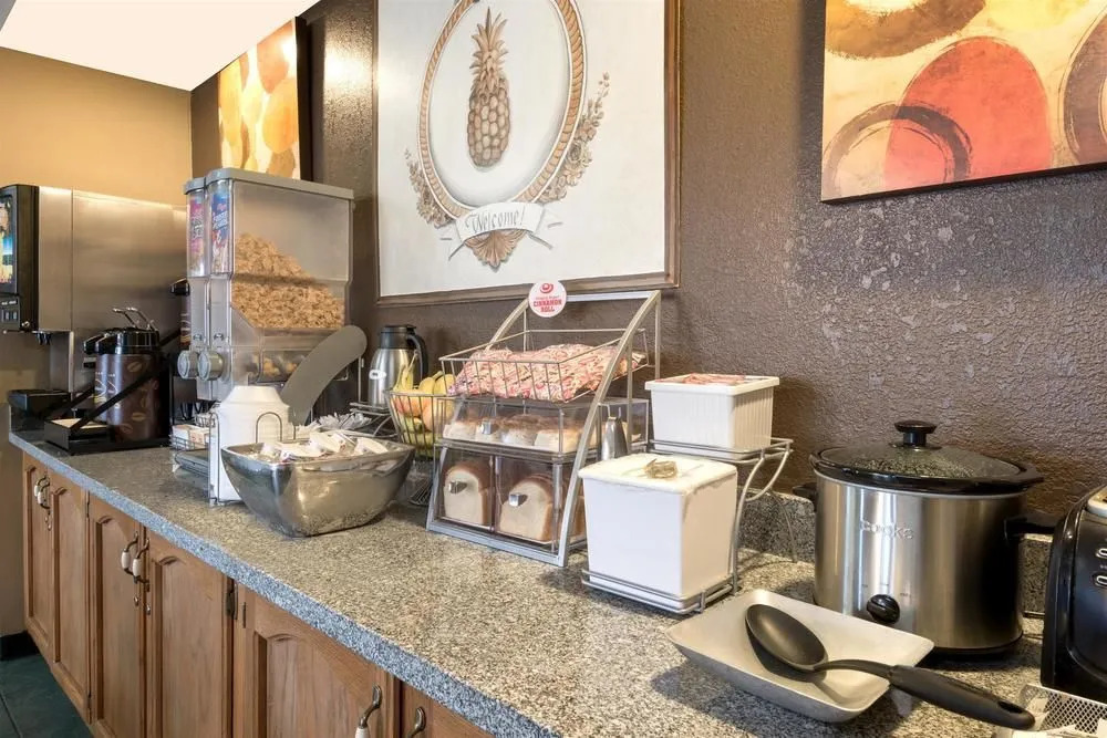 Super 8 by Wyndham Ottawa