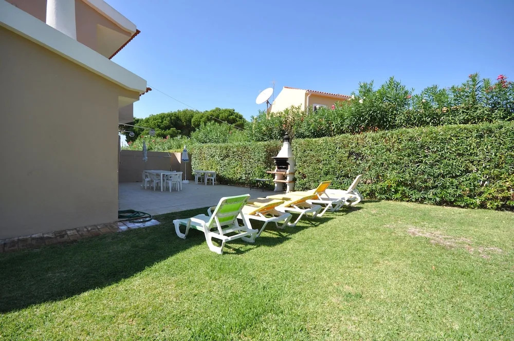 Stylish and well-equipped, private pool, close to amenities, free AC Wifi