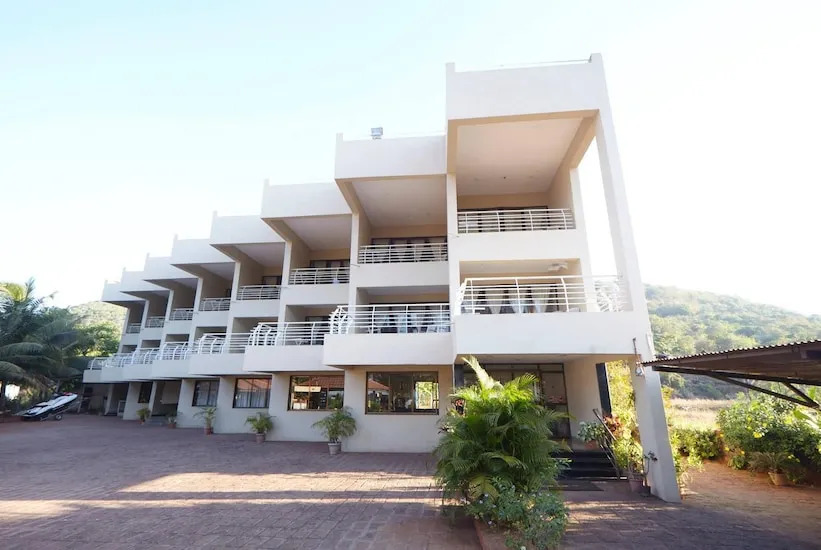 Sagar Sawali, Karde Beach View Resort