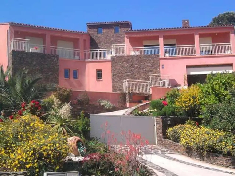 nôa Joli F3 Avec Terrasses Et Vue Mer