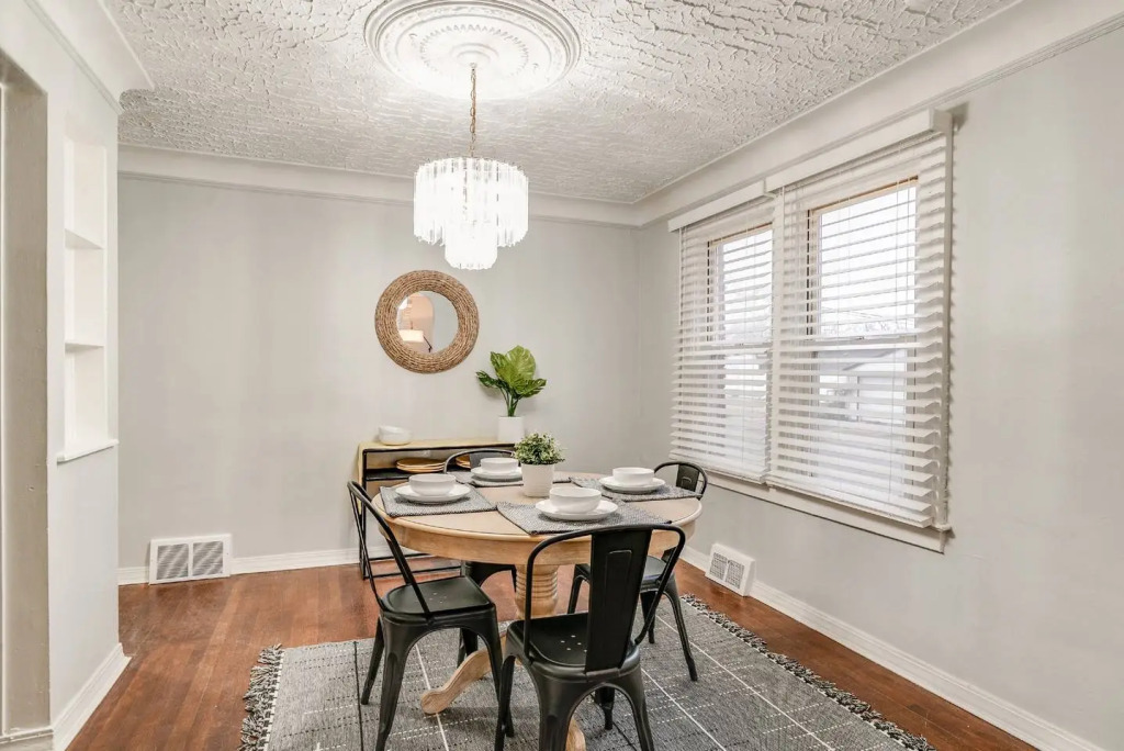 Stylish getaway of University District