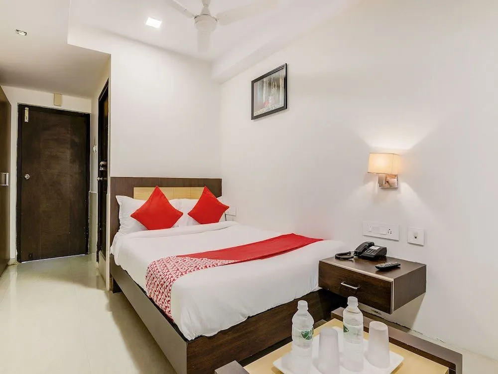OYO 6383 Hotel Leela Grand Inn