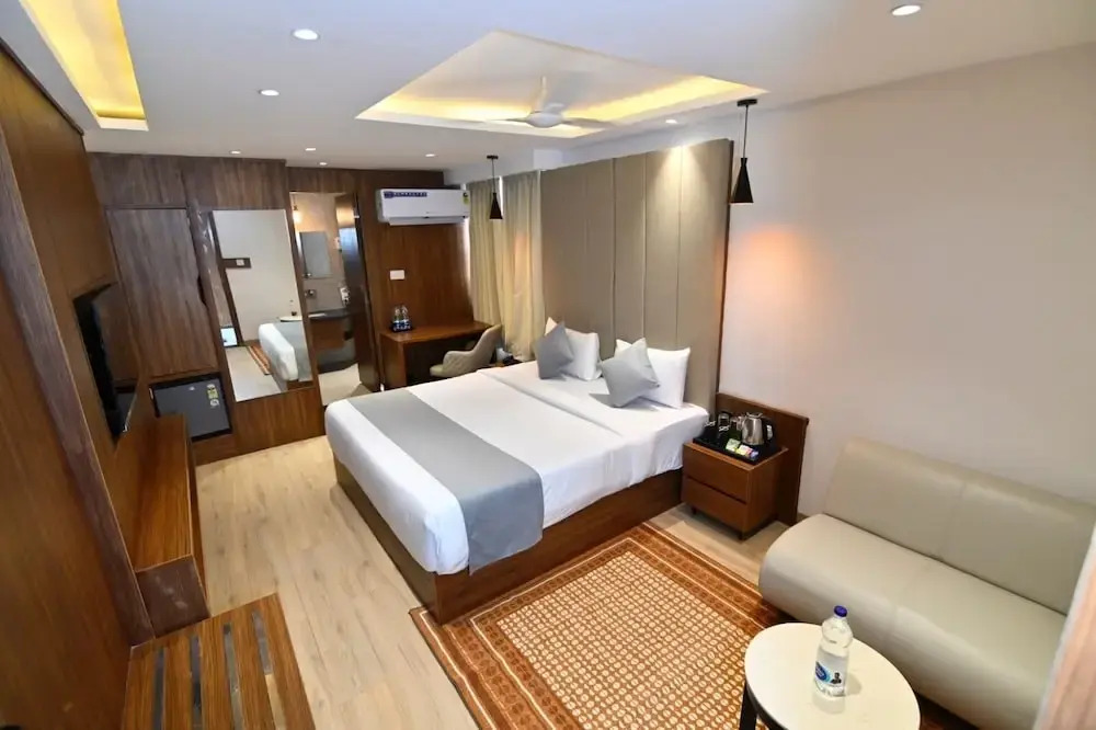 Carry Plus Hotel