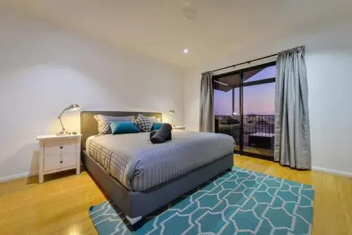 8 Kestrel Place