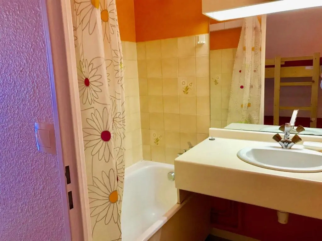 Studio cabine avec balcon, proche centre de Villard-de-Lans - FR-1-515-98
