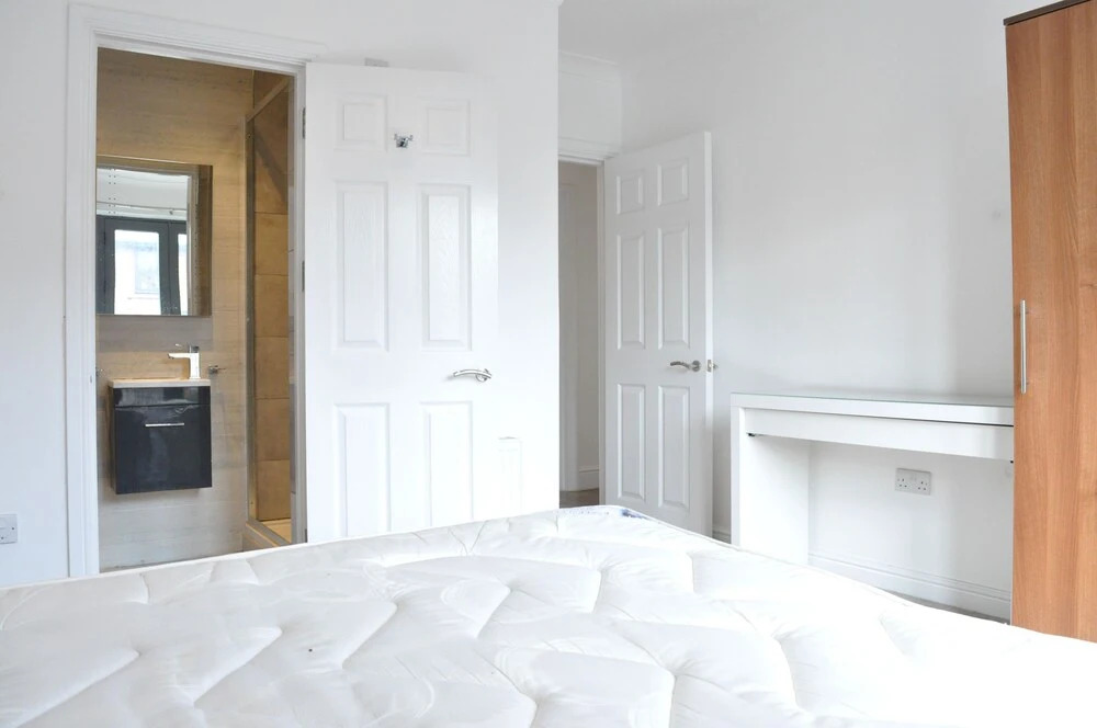 Spacious Contemporary 2 Bedroom Flat Near Camberwell
