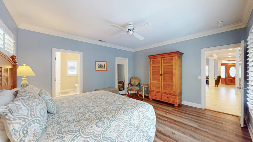 1 Troon Dr