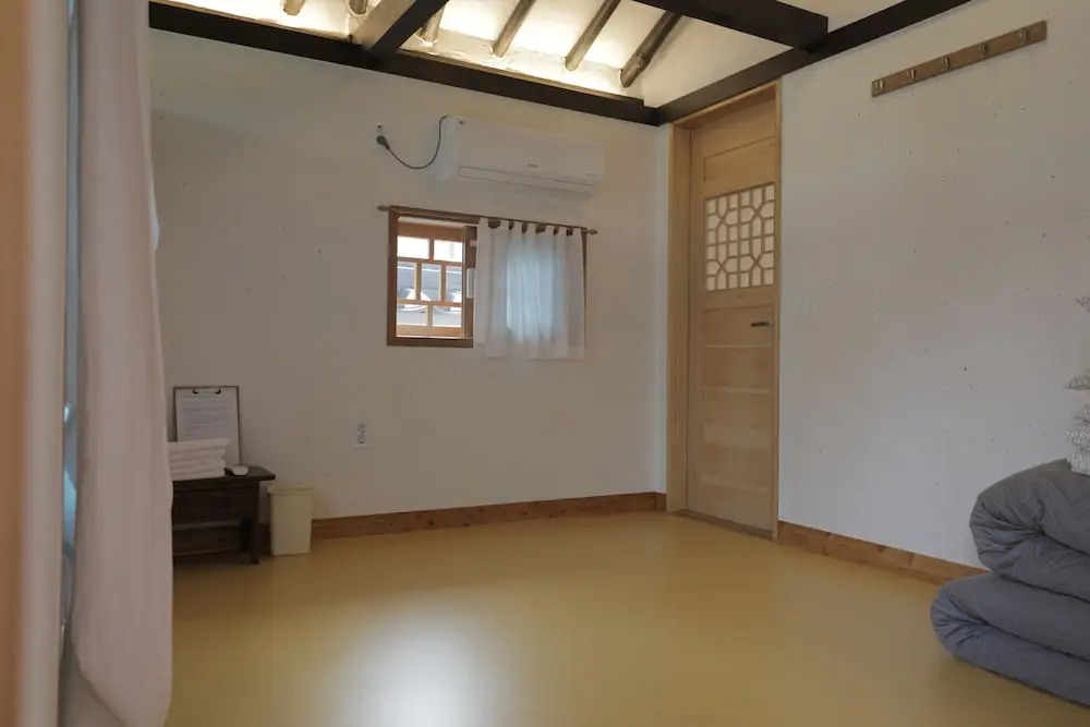 Gongju Bonghwangjae Hanok