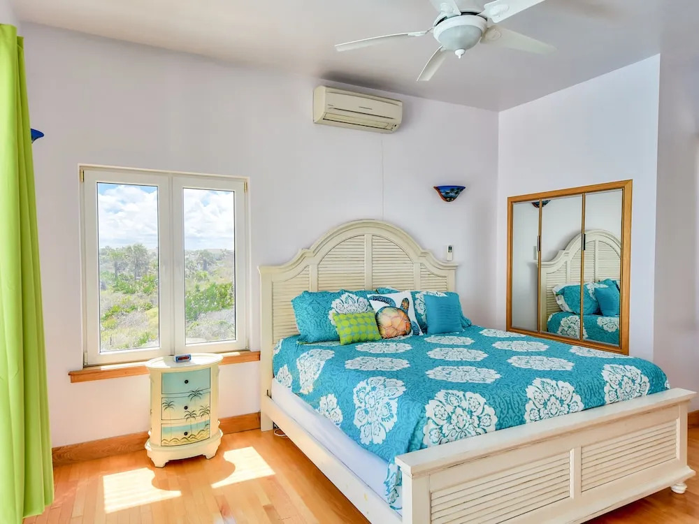 4br Oceanfront W/ Private Pool & 3 Balconies 4 Bedroom Home