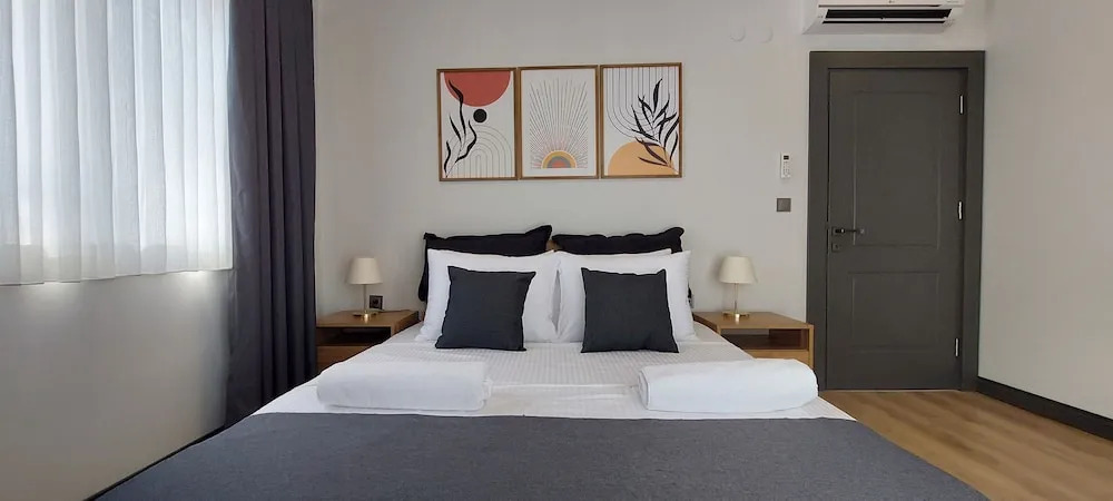Professionally Maintained Spacious New Suites 4
