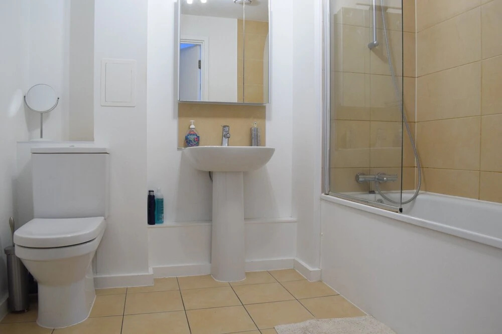 1 Bedroom Flat With a Balcony View of the Shard