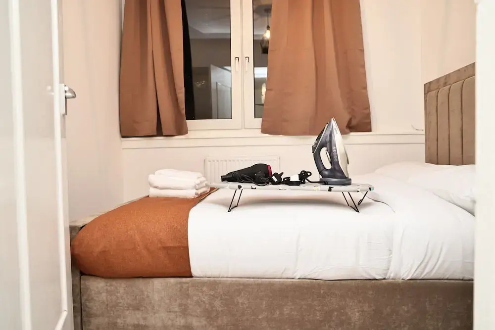 Kingston Duplex Apt Balcony, Parking & Wi-fi