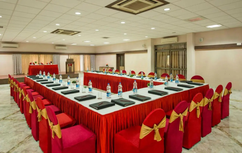 Lion Lords Inn Rajula