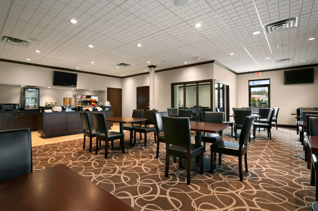Best Western Plus Pitt Meadows Inn & Suites