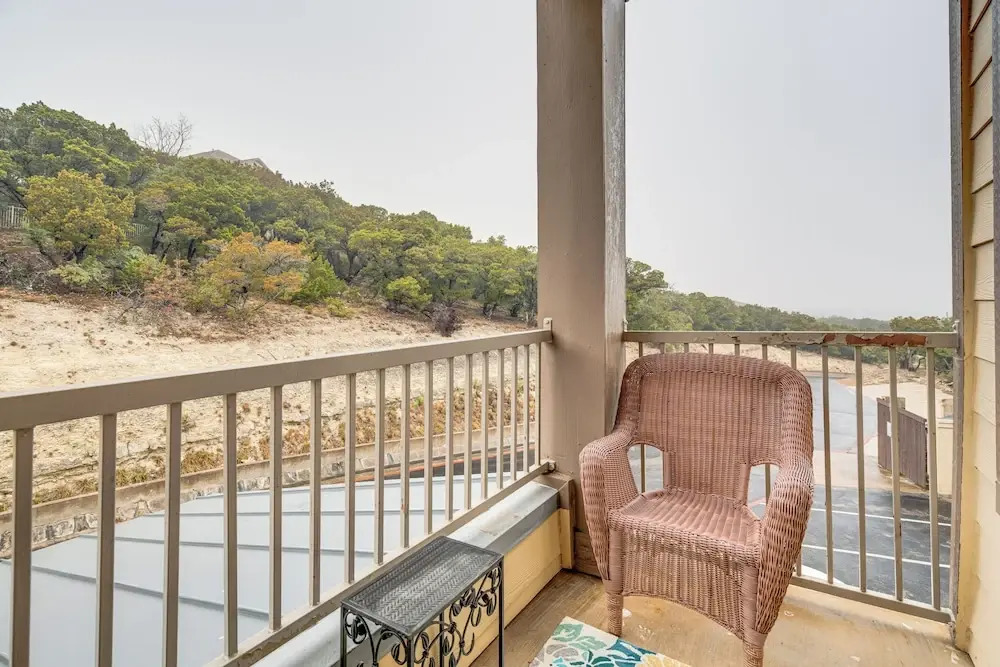 Jonestown Condo on Lake Travis w/ 2 Balconies!