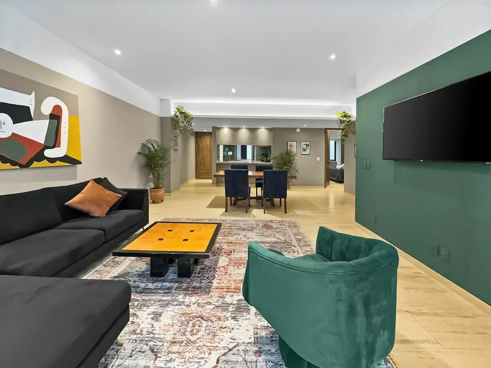 23Gh3 2BR 2.5 Baths with a Private Patio