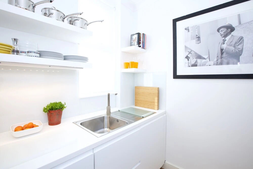 JOIVY English Retro 2BR Apt Near Battersea Park