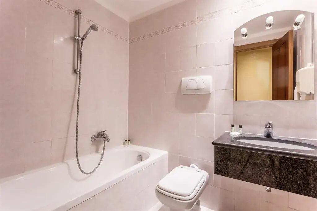 Raeli Hotel Lux