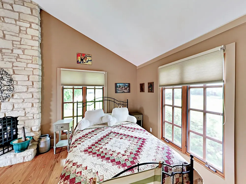 7BR 5 5BA Spicewood Sanctuary by RedAwning