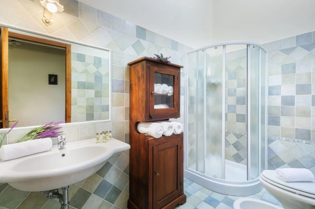 Independent Accommodation with WIFI, private pool, A/C, pets allowed, parking, close to Cortona-La Meridiana