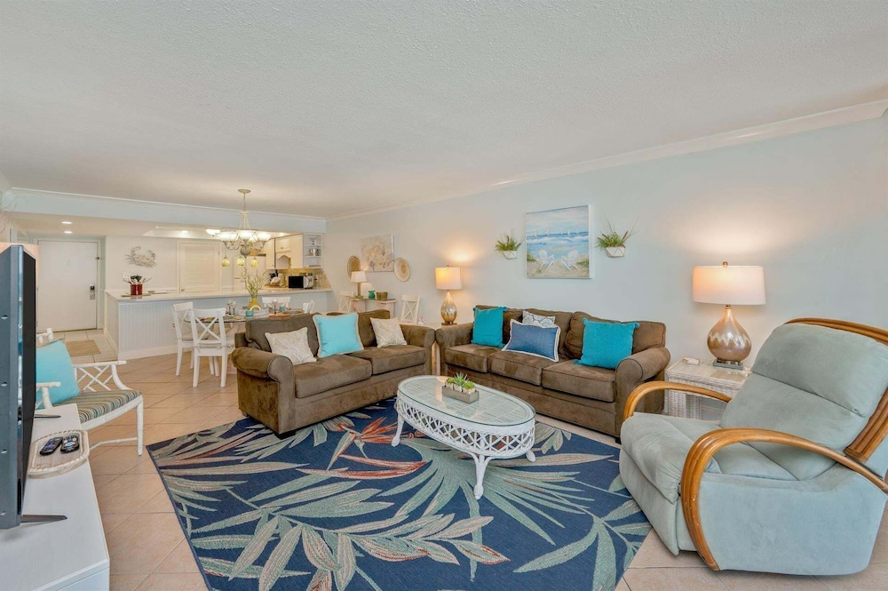 Shoreline Towers 1095 2 Bedroom Condo