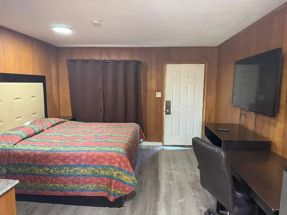 BlissPoint Inn FKA Motel 6t7