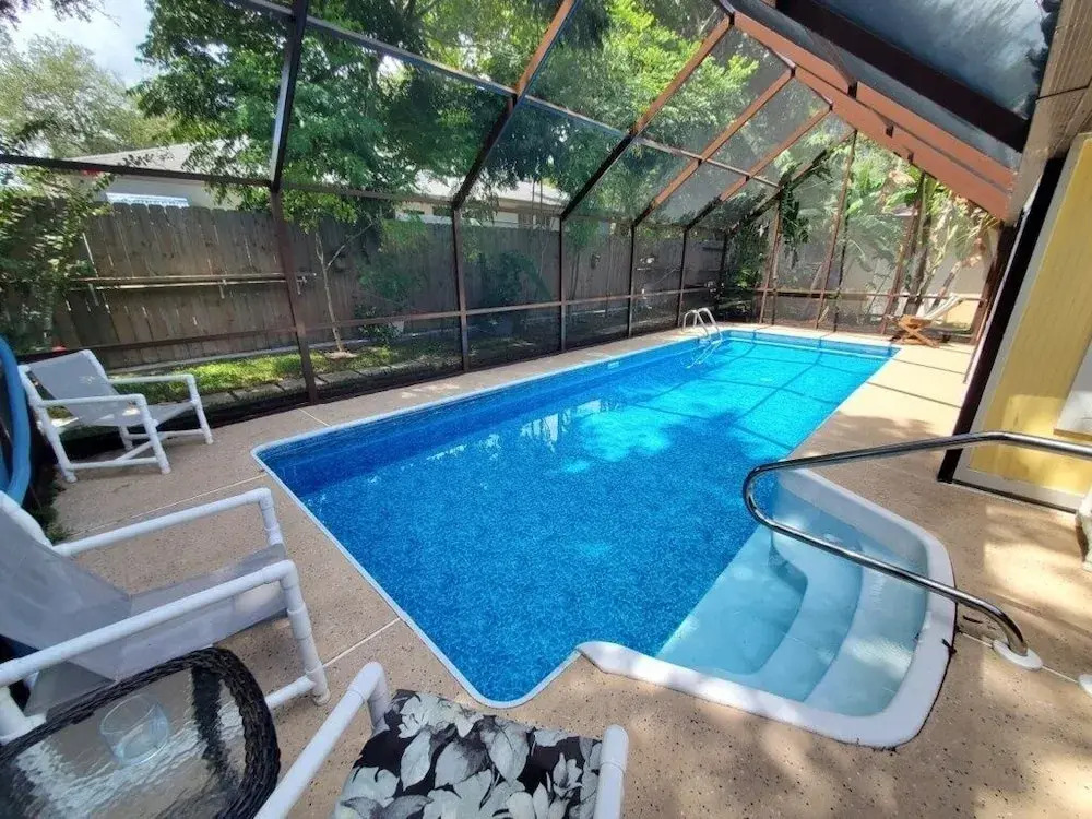 Tiki Beach Queen 3 Bedroom Home by Redawning