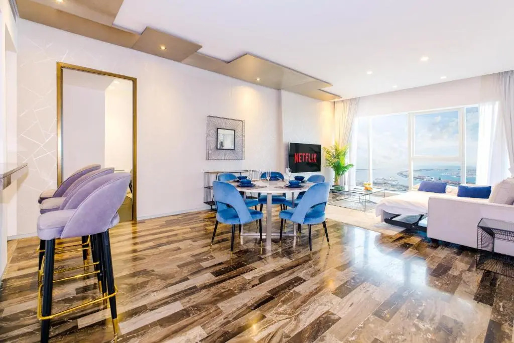 LUX - Lavish Suite with Full Palm Jumeirah View 1