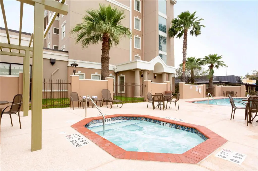 McAllen Plaza Hotel & Suites