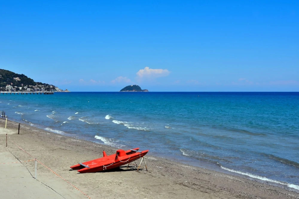La Vie Enchanting Sea View