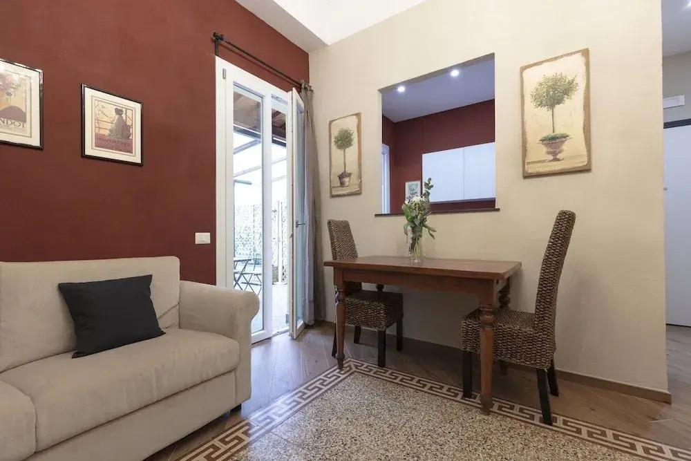 Roommo Apartments