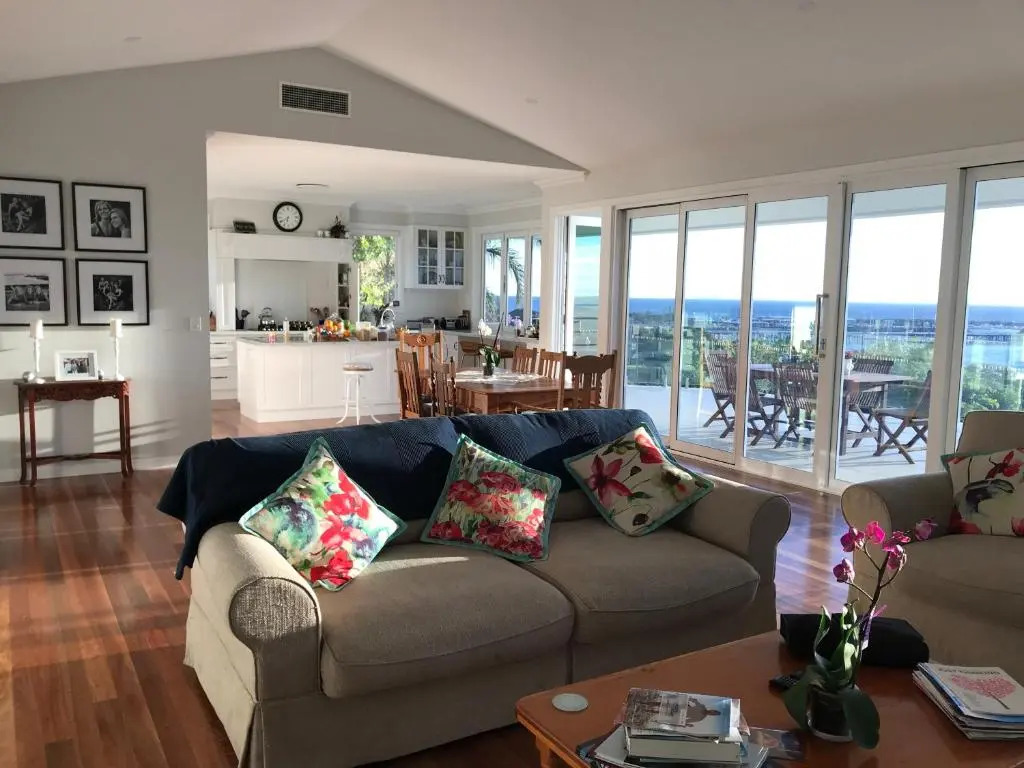 Jetty Splendour Guest Bedroom with Bathroom en-suite B'nB