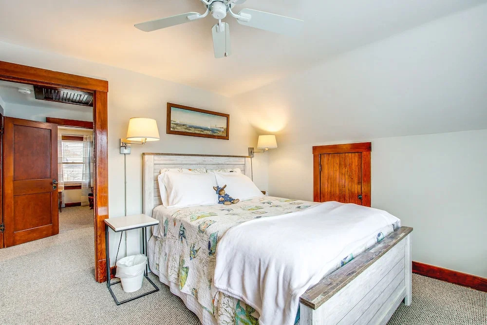 'ania's Retreat' w/ Deck: Walk to Lake Michigan!