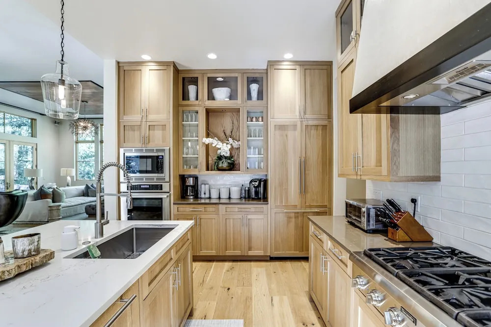 Walk to Town & Trails! Luxe Mtn Retreat w/ Hot Tub