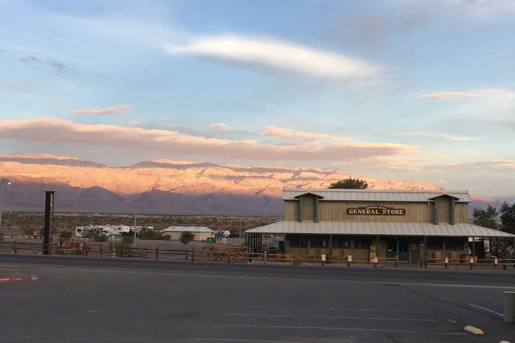 Stovepipe Wells Village
