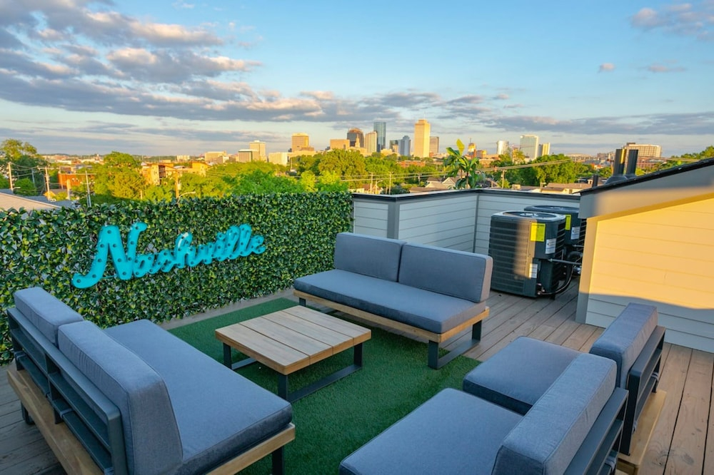 Franklin by Avantstay Trendy Townhouse in Great Location w/ Private Roof Top Patio