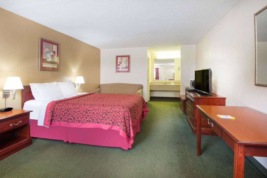 Quality Inn Middleburg Heights near Cleveland Airport
